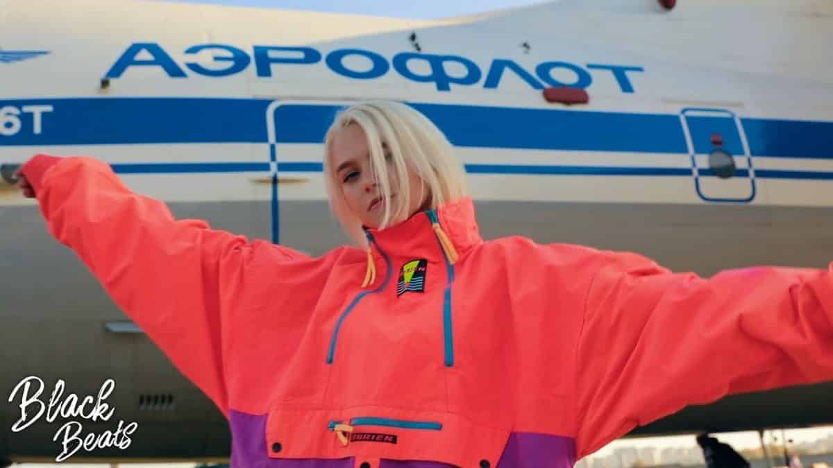смысл песни самолеты