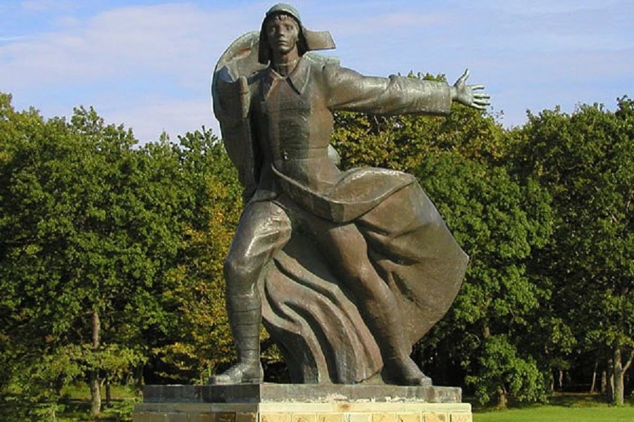Краткая история создания песни «Орлёнок»