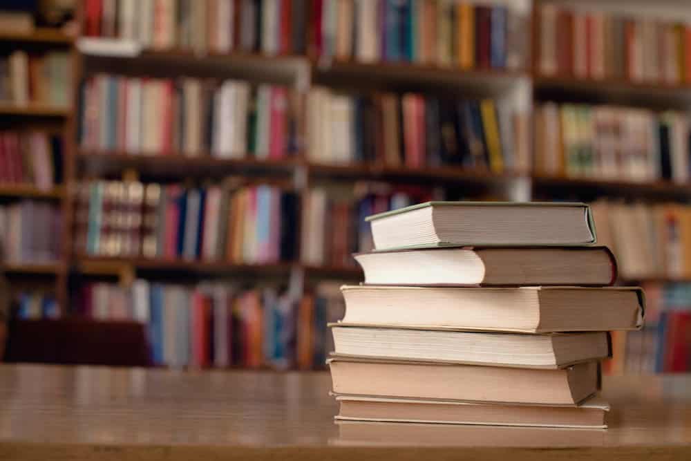 Сочинение-рассуждение на тему "Моя любимая книга"