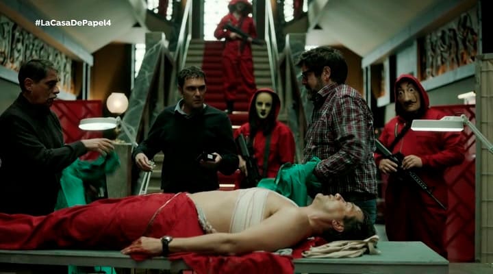 В какой серии умрет Найроби из сериала "Бумажный дом"