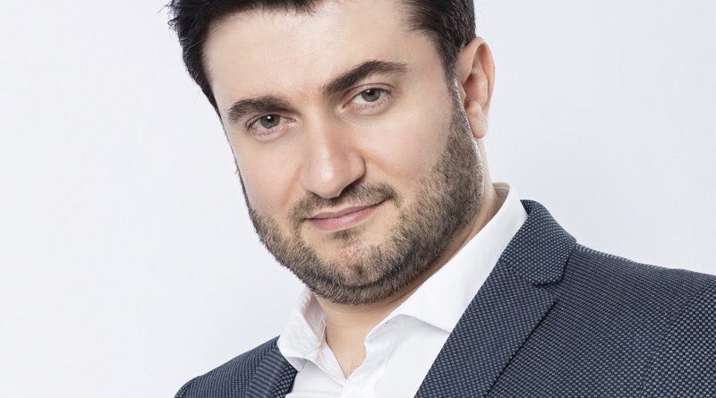 Кто такой певец Арсен Шахунц, который покорил российскую эстраду?