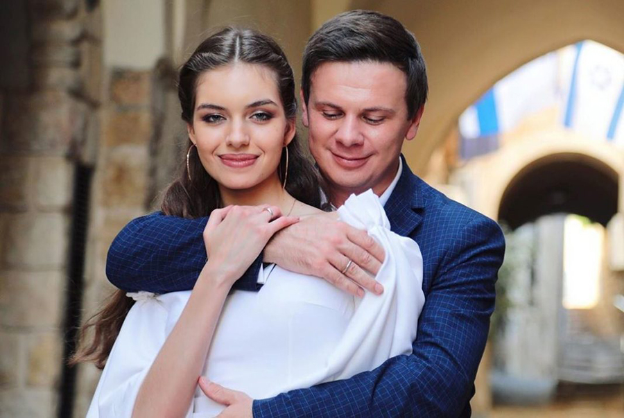 Сколько зарабатывает Дмитрий Комаров из передачи "Мир наизнанку"