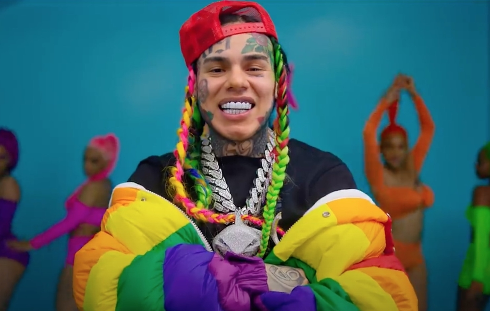 Сколько денег зарабатывает 6ix9ine