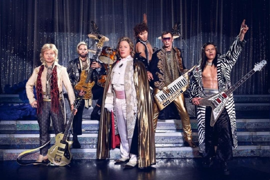 Смысл песни "Zick Zack" Rammstein: Линдеманн против вставной груди, операций по смене пола и стандартов красоты